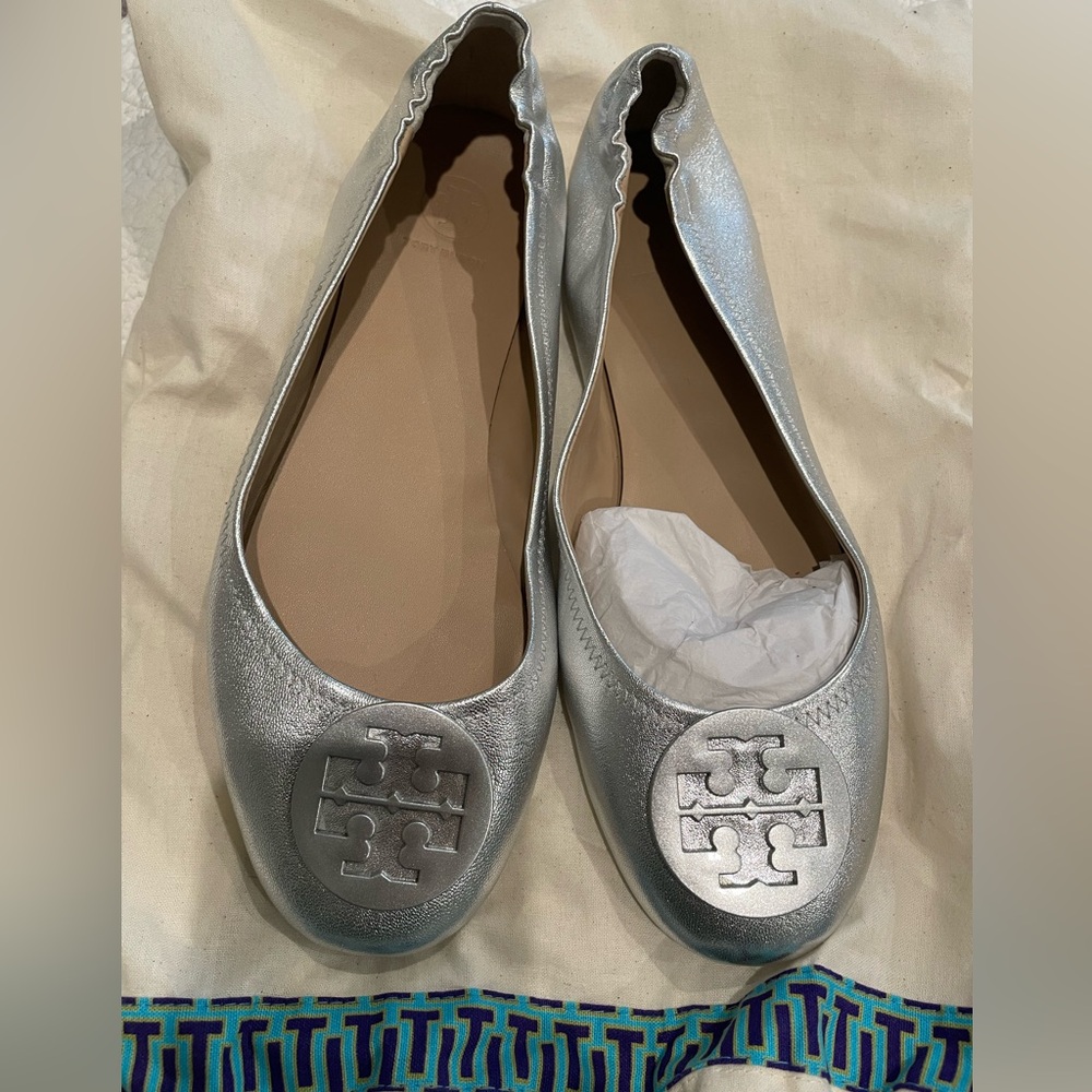 Tory Burch Minnie travel flat size 10 NWT